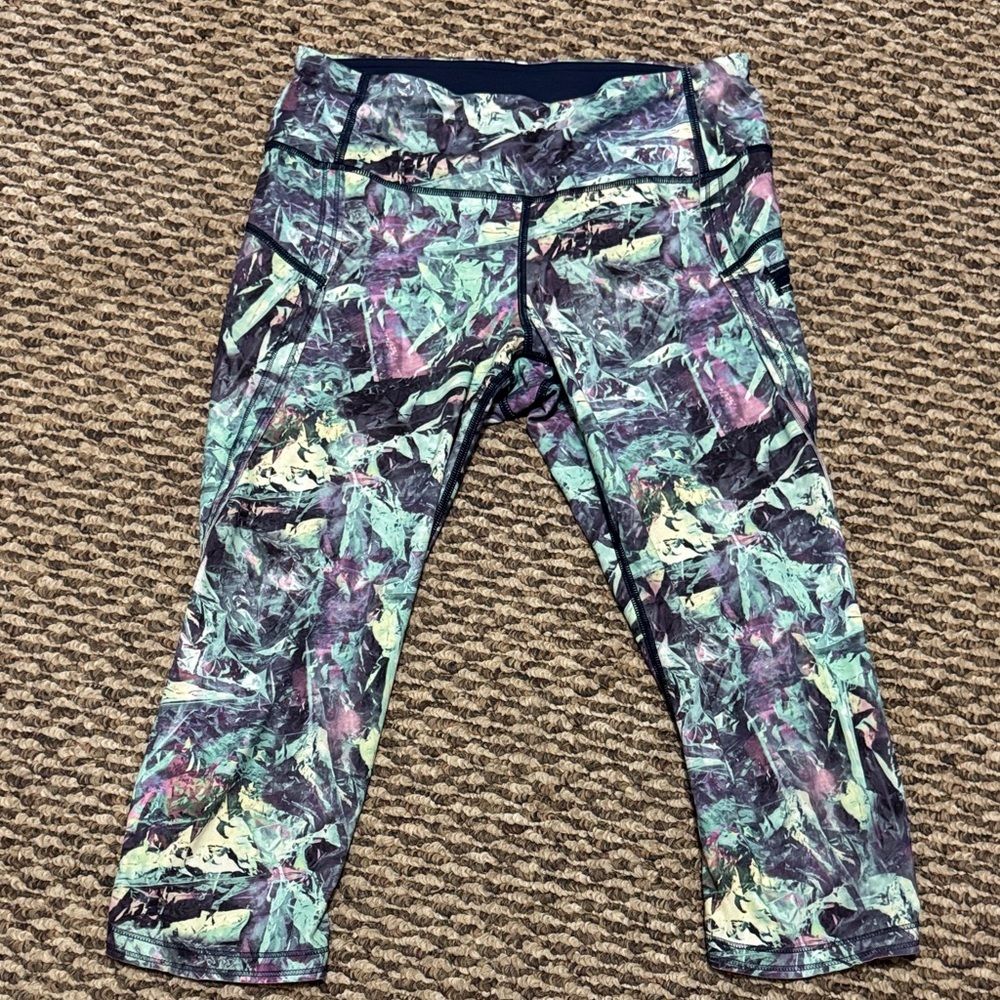 lululemon athletica Colorful tie-dye Abstract Pattern capri Leggings